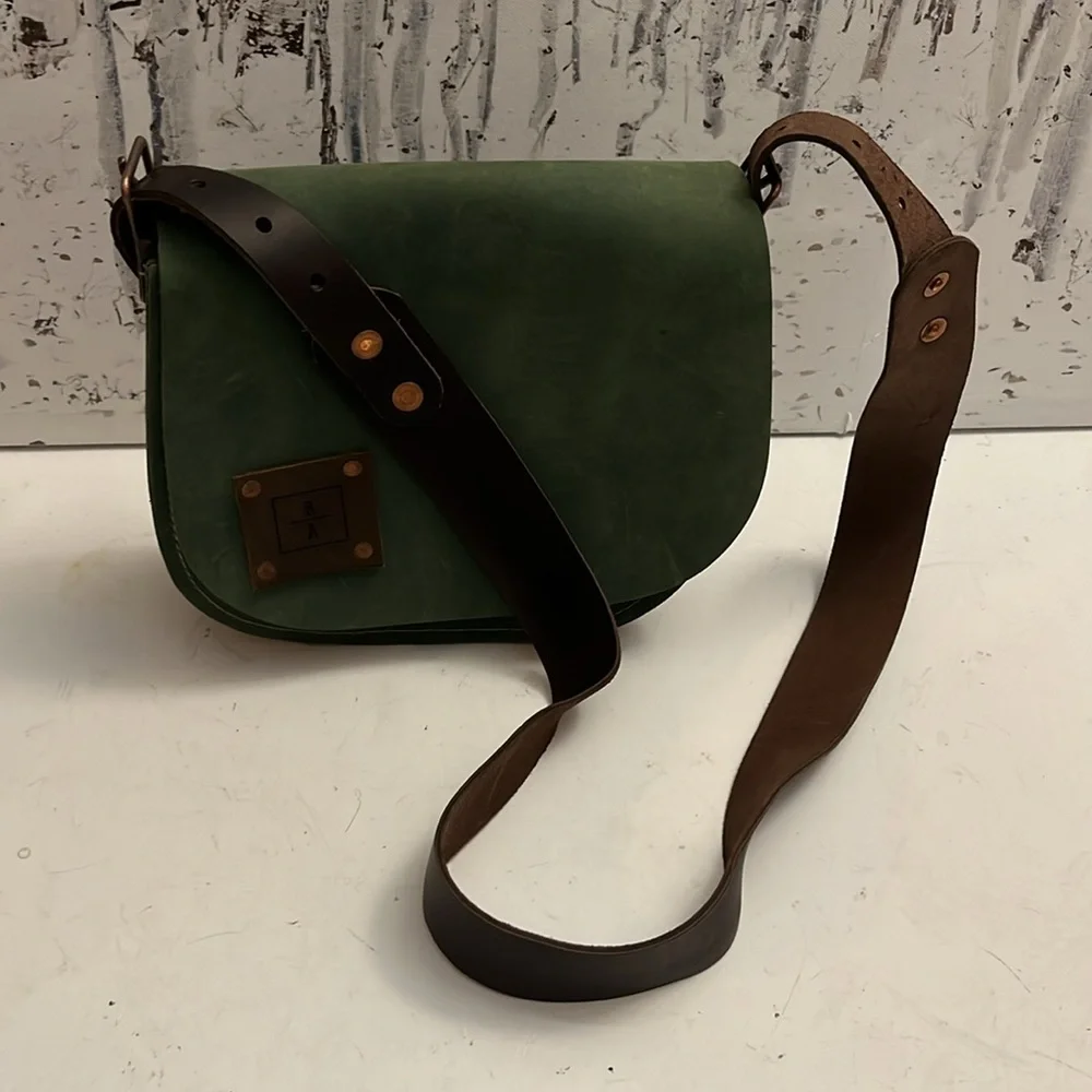 Craftsbury Common LeatherSaddle Bag Crossbody - Picture 2 of 11